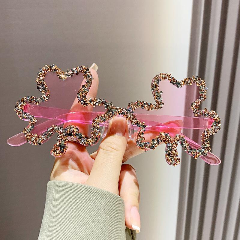 

Солнцезащитные очки Diamond Clover, цельные безрамные цветные солнцезащитные очки, танцевальные очки цвета конфет [Source Factory Straight Hair]