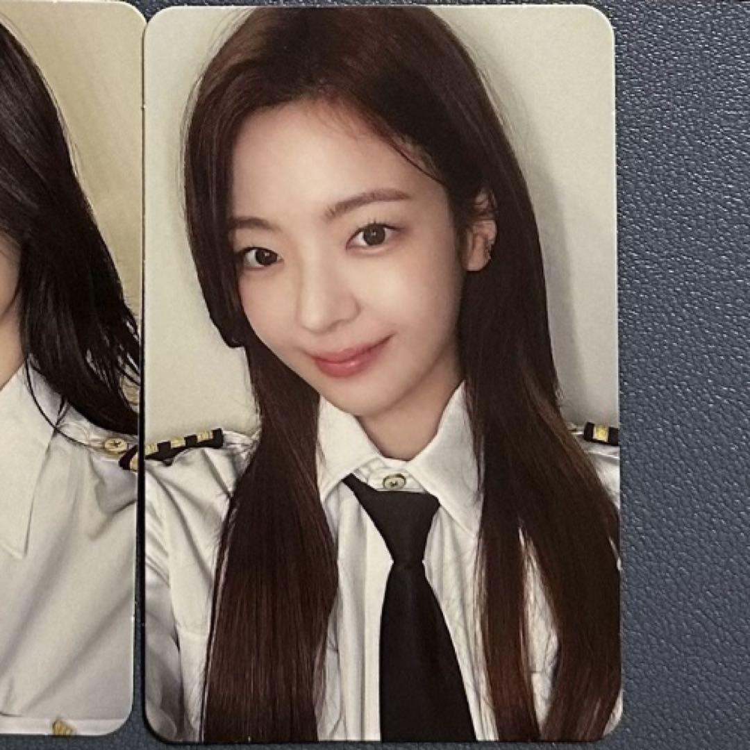 

[USED] itzy rear GOLD makestar limited edition pilot trading card