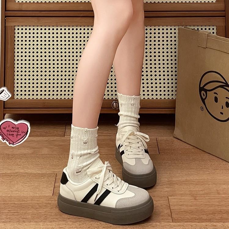 Versatile 2025 Women's Thick-Soled White Retro Skate Shoes for Spring & Autumn