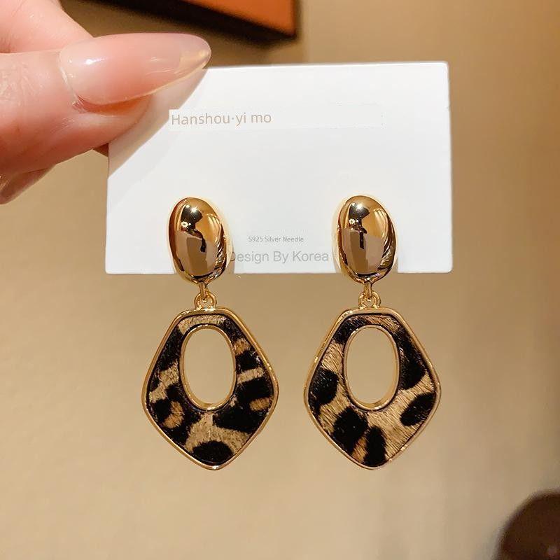 Leopard Print Earrings for Women, Hong Kong Style, High-End and Elegant Earrings, European and American Design Earrings, Sexy and Fashionable Earrings