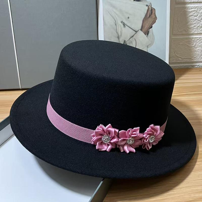 Autumn and Winter New Flat Top Top Top Hat Women's French Light Luxury Thousand Gold Woolen Hat Elegant Pearl Flower Black Top Hat