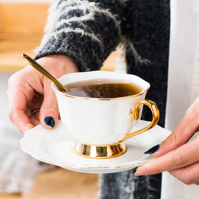 1Pcs White Coffee Cup with Saucer European Elegance Teacup Set 200ml Ceramic Cup Saucer Spoon For Afternoon Tea Drinkware Gift