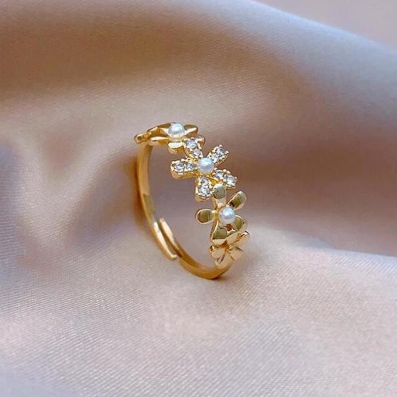 

Feiyu Elegant Pearl Flower Zircon Ring – Gold Open Design for Women Adjustable Open золотий
