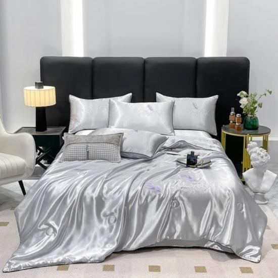 Summer Comfort Guaranteed:Ice - Silk Summer Quilt: Your Key To A Breezy Summer