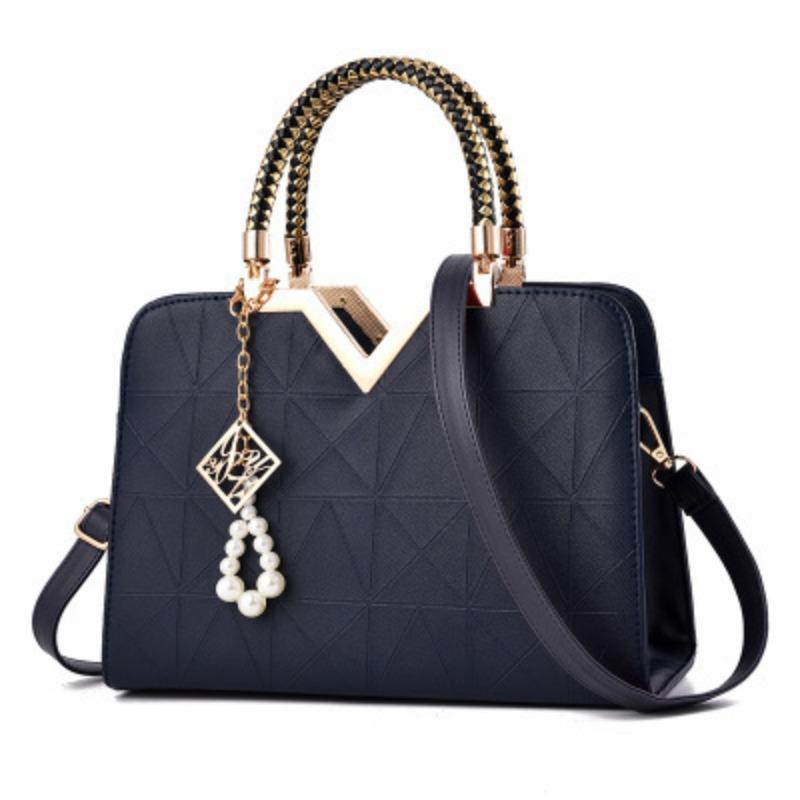 

Latest V-shaped Bag Big Capacity Trendy Style All-in-one Single Shoulder Crossbody To Use Send Mother Handbag Bag .