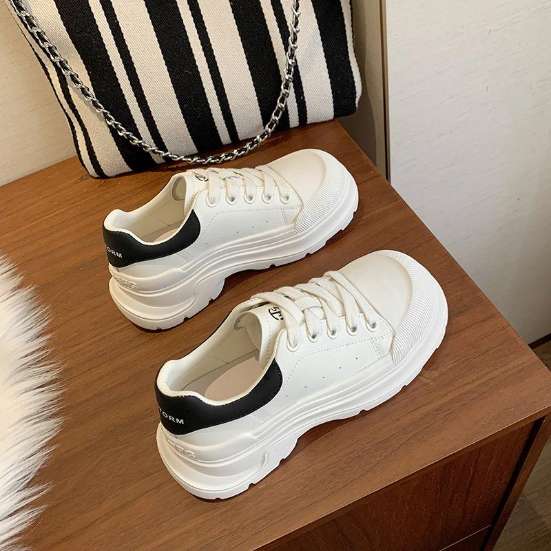 Platform white shoes women's 2025 spring new versatile Korean version of board shoes popular high-end lace-up sports and leisure shoes