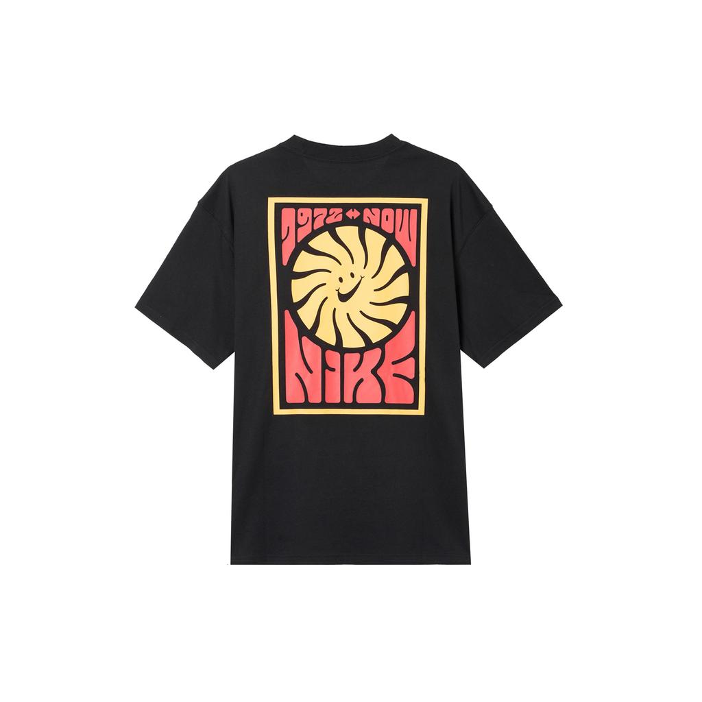 Nike Camiseta Masculina de Manga Curta com Gola Redonda e Estampa Gráfica Ajustada Preto FV3721-010