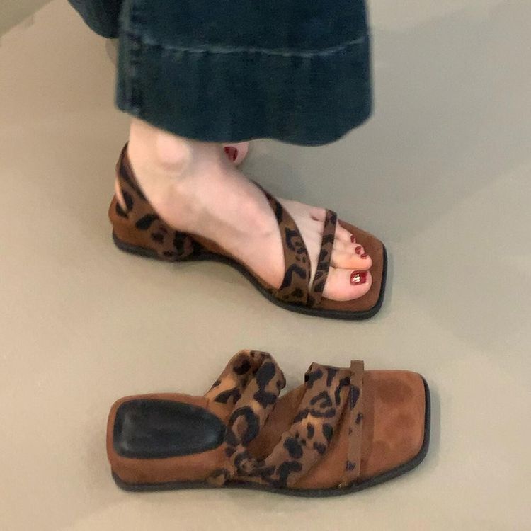 Two wear thick-soled comfortable sandals, female retro vacation style, foreign style, versatile, comfortable soft bottom with skirt, one word with s