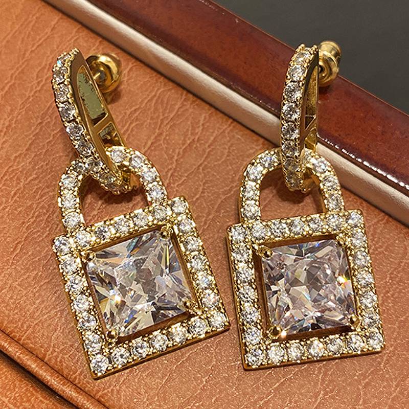 

Huitan Lock Shaped Women Drop Earrings Luxury Party Gold Color Accessories with Shiny Cubic Zirconia Female Fashion Zircon