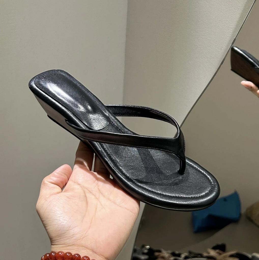Minimalist style toe slope heel flip-flops women's outerwear 2025 summer versatile with skirt round head suede cool slippers