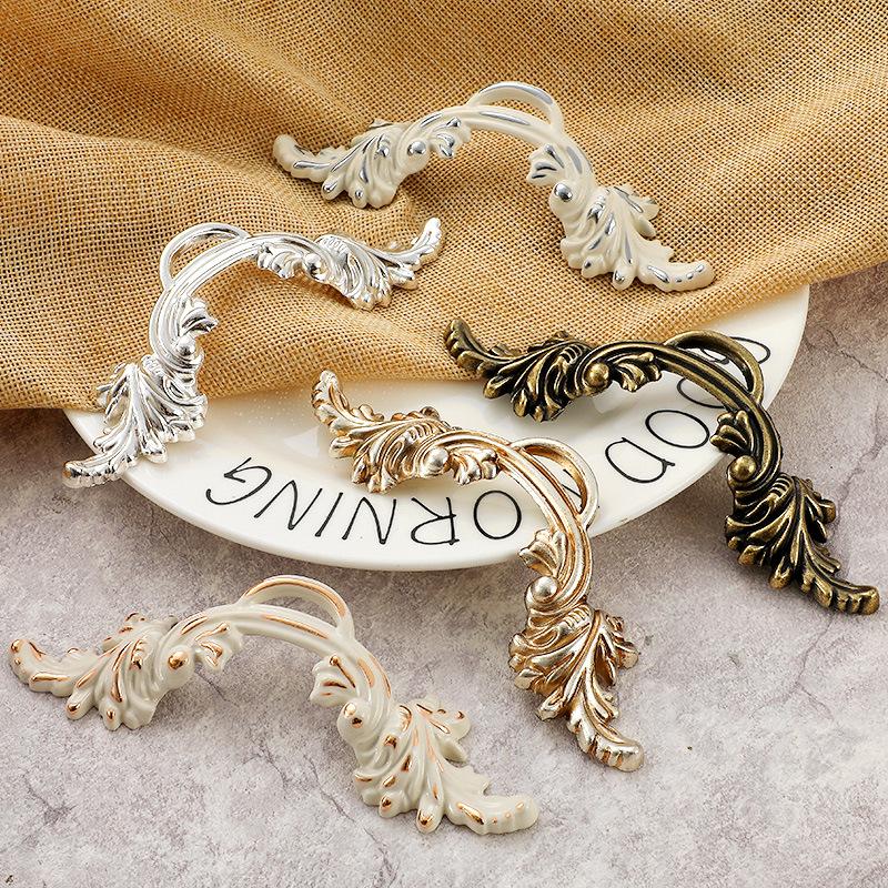 Antique Bronze European Carved Retro Kitchen Cabinet & Wardrobe Handle (Single Hole)