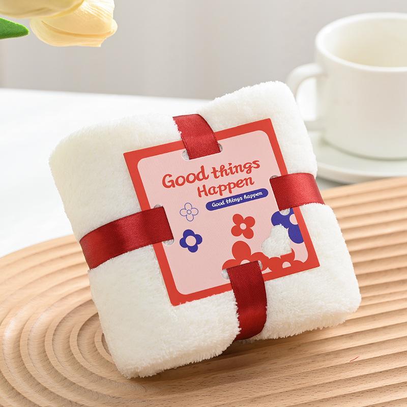 Towel Souvenir Coral Velvet Wedding Gift Box with Square Towels for Wedding Holiday Gifts