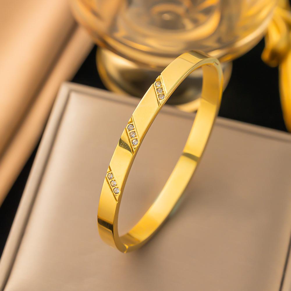 Europe And the United States Hot Selling Stainless Steel Braceelet Gold Zircon Inlaid Stainless  Bangles for Womem  Gift