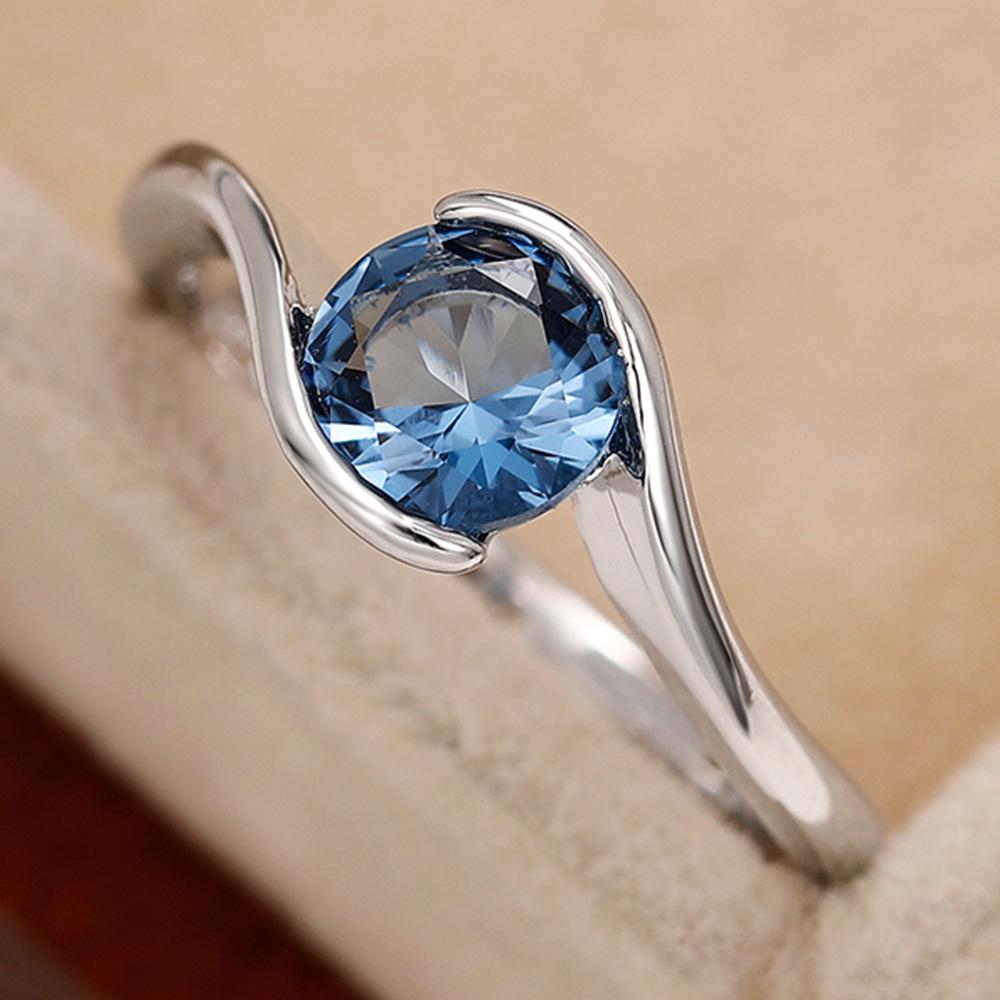 Acessórios, Anel Feminino Simples com Diamante Redondo Azul Torcido na Moda, Topázio Zircônia.