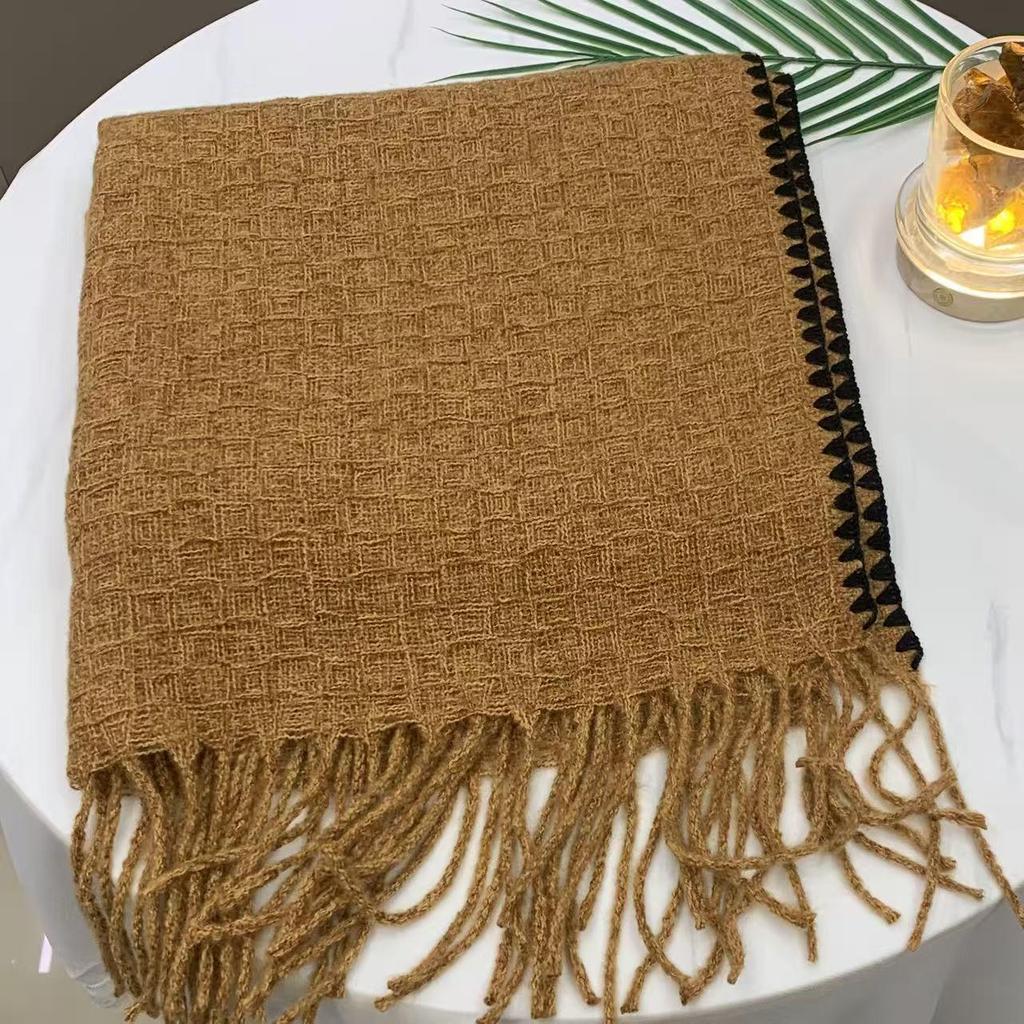 Korean Checkered Scarf with Crochet Edge: High-End Warm Neck Protector for Autumn and Winter