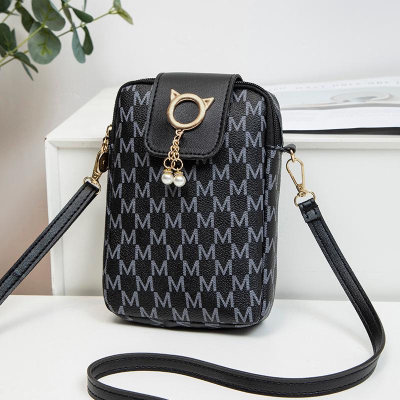 

New printed women s bag casual small square bag shoulder messenger bag fashion hardware mobile phone bag small bag Guangzhou women s bag чёрный