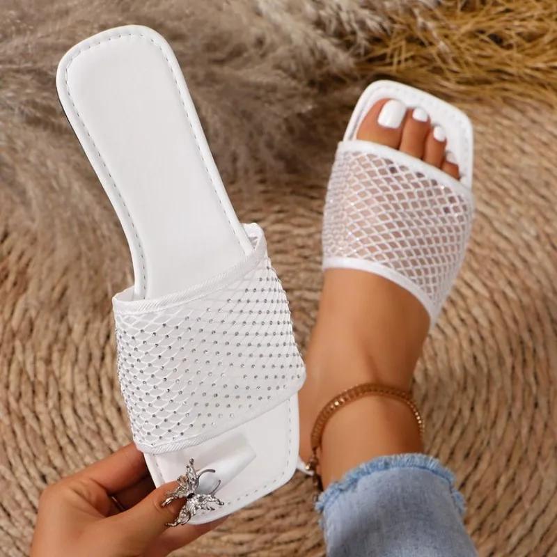 2024 Nové lesklé kamínky Módní dámské pantofle Venkovní dámské římské boty Ploché sandály Dámské ležérní plážové krystalové pantofle