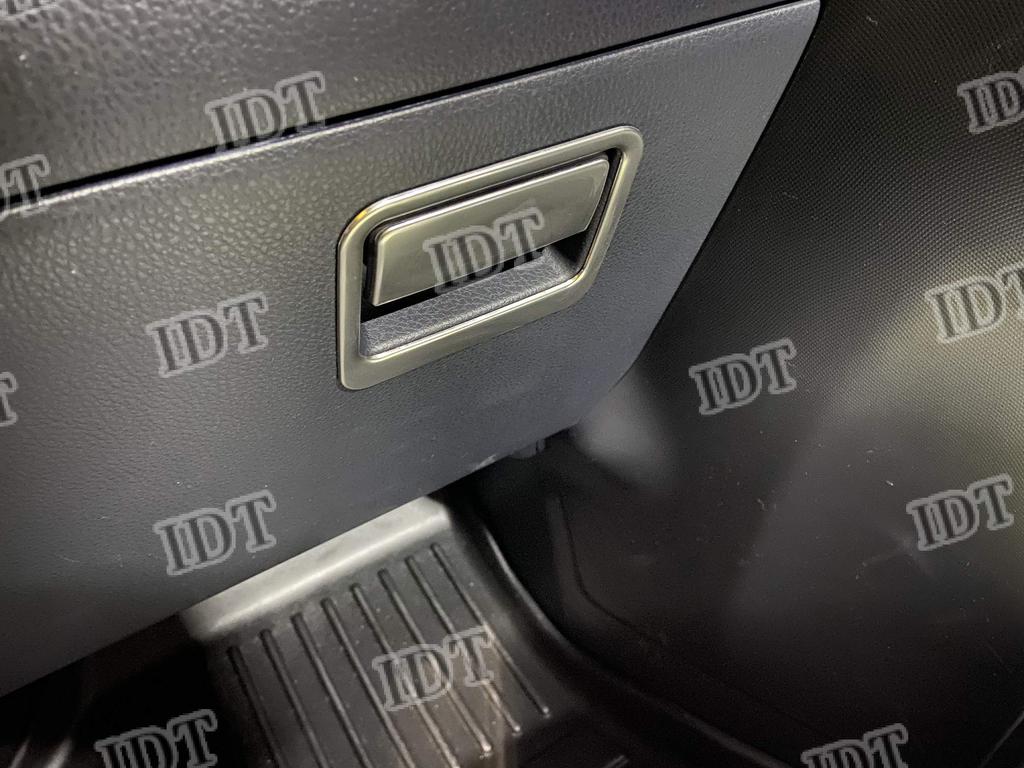 IDT 80 Series Voxy Noah Esquire Silver Glove Box Handle Cover Accessory Handle Garnish