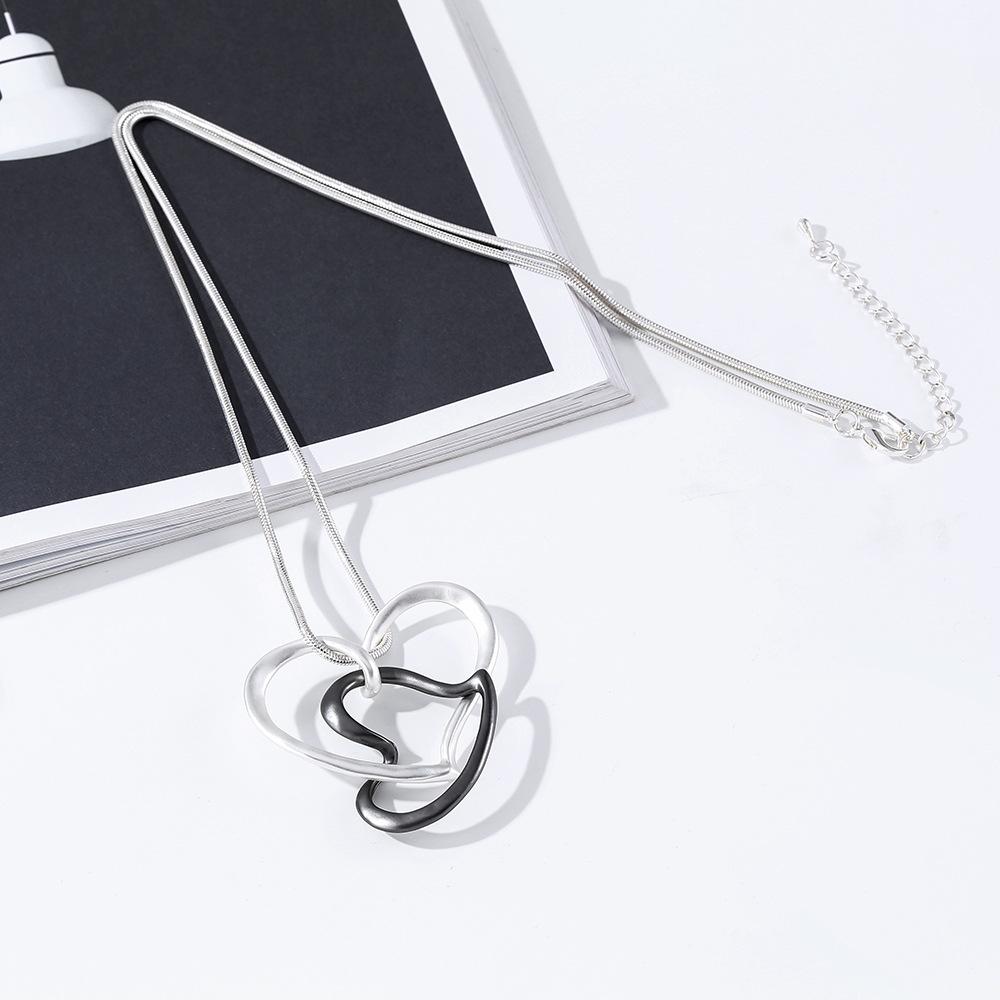 Vintage Autumn And Winter Long Geometric Peach Heart Love Long Necklace Pendant Sweater Chain