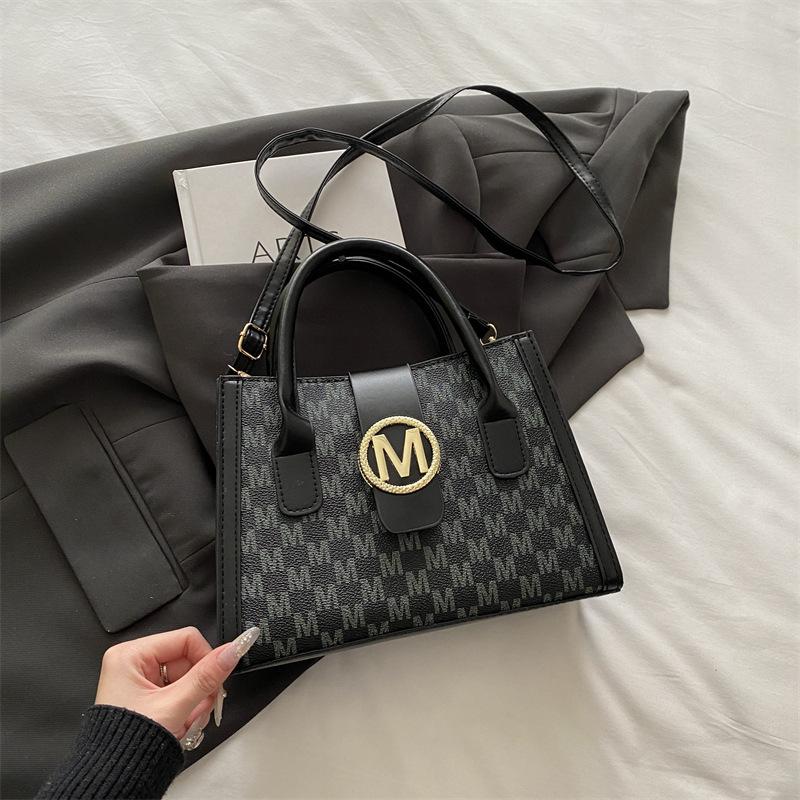 

Premium bag women s autumn new commuter armpit bag fashionable simple niche design shoulder messenger bag