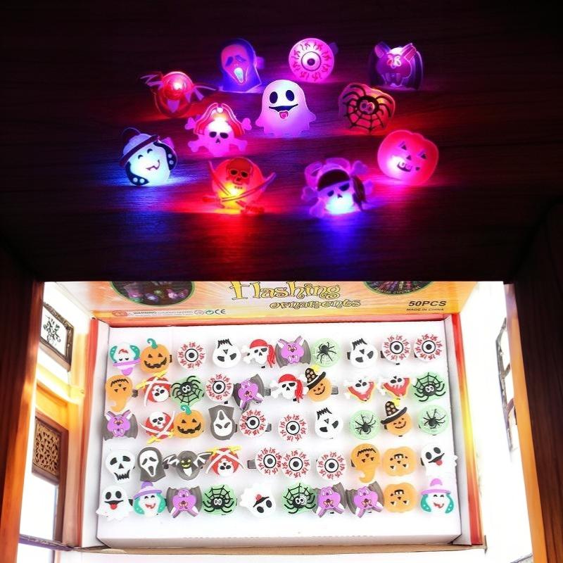 5 stk Halloween LED Lysende Fingerringe Assorterede Spooky Designs Til Halloween Fest Knep Eller Slik Børne Favor