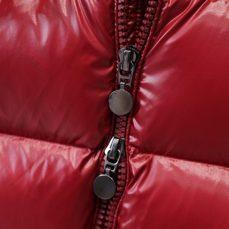 Glänzende Daunenjacke für Herren mit dicker und warmer weißer Entendaunenjacke und abnehmbarer Kappe