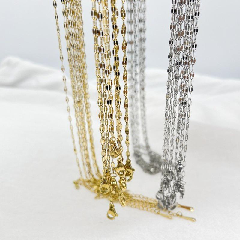 Korean Style Stainless Steel Necklace: Gold-Plated Lip Chain - Simple & Versatile Fashion for Women
