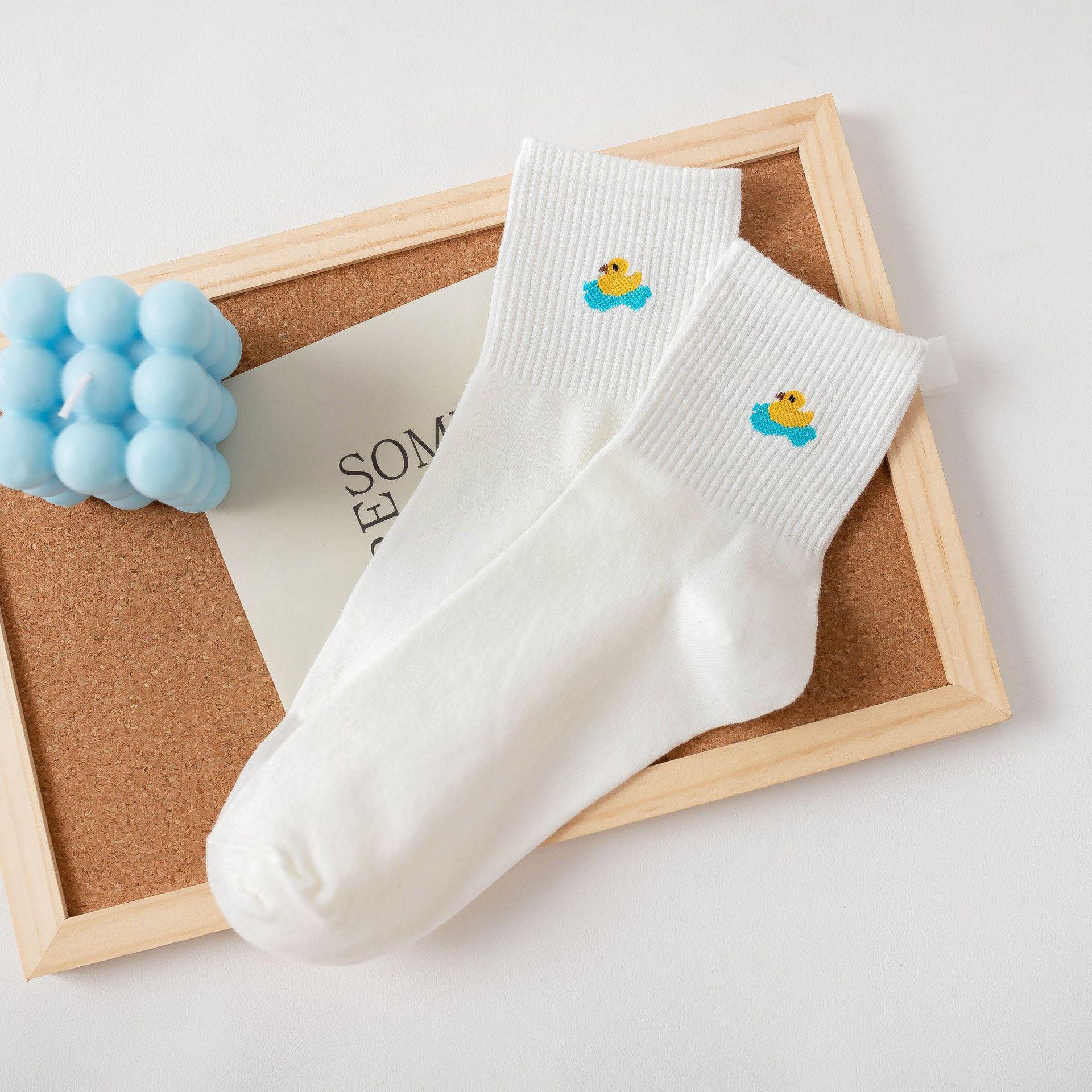 

Trendy 2021 Spring/Summer Mid-Calf Skateboard Socks for Women and Men One Size