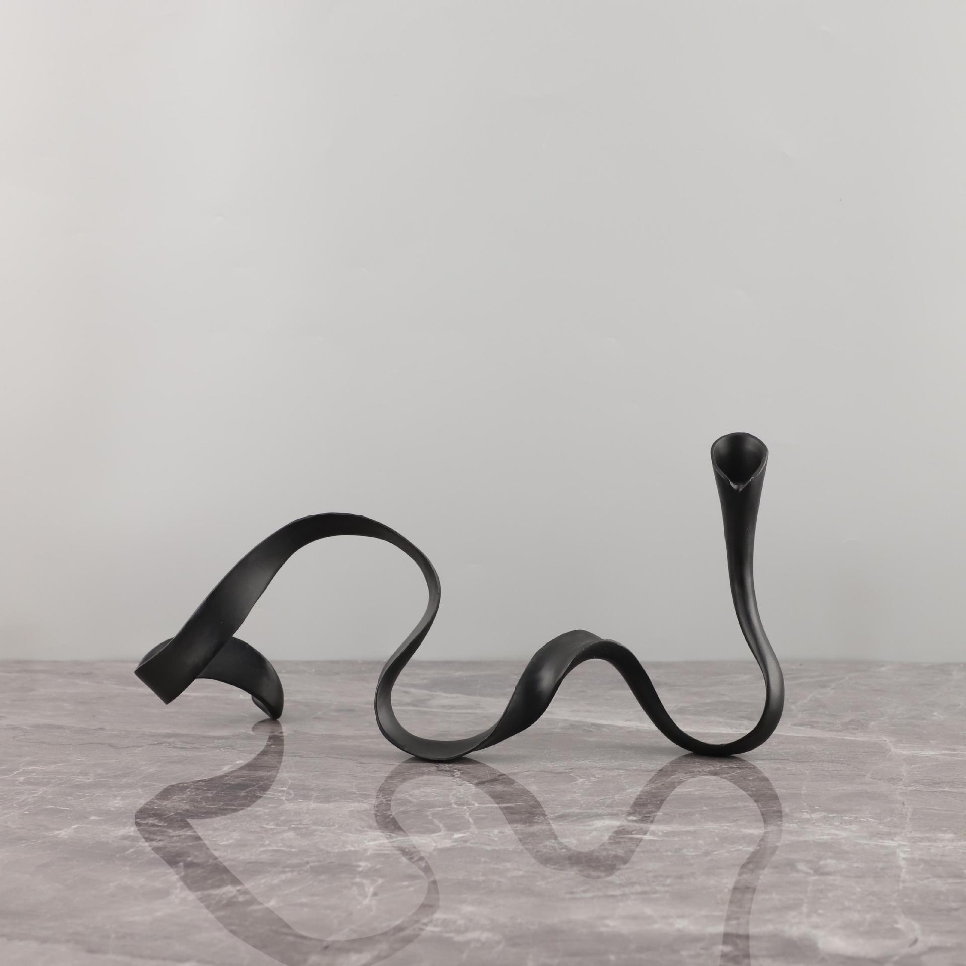 Скандинавский геометрический металлический подсвечник-украшение для декора гостиной или столовой