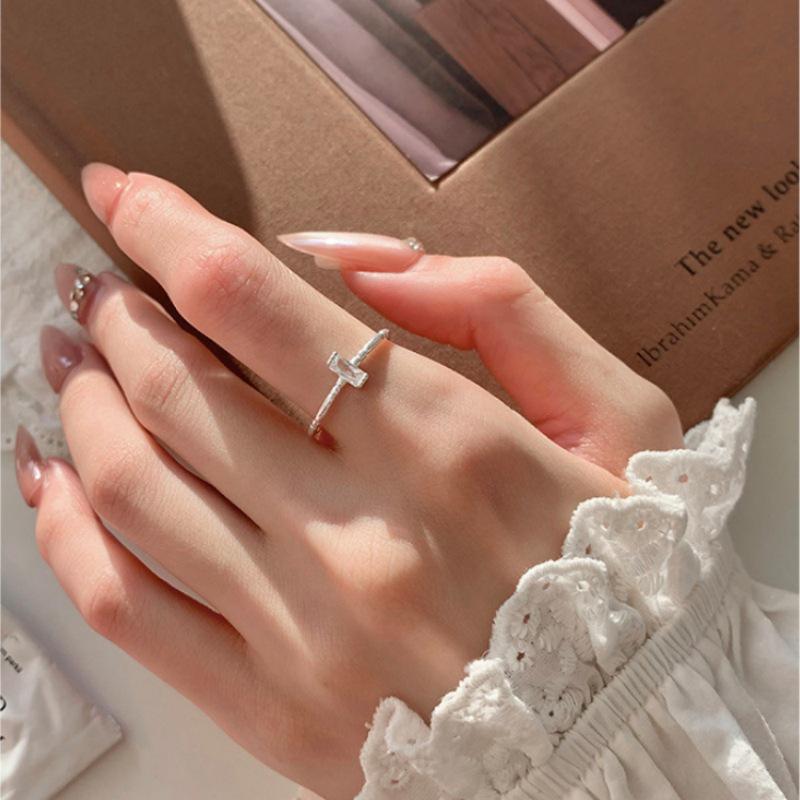 Chic Butterfly Ring for Women – Petite, Stylish, Stackable Open Ring, Exquisite Luxury, Perfect As an Internet Celebrity Index Finger Accessory.
