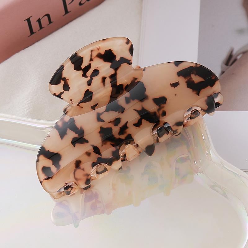 Tangli High-Quality Leopard Print Claw Hair Clip - Versatile Back of Head Accessory.