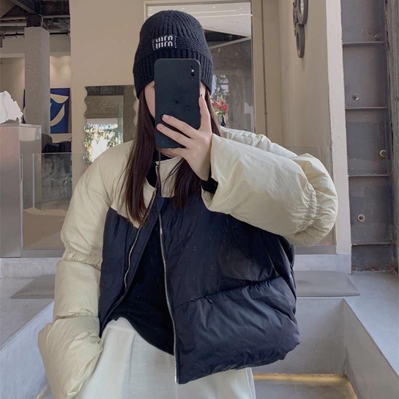 

Crew neck short white duck down jacket women s 2025 winter fashion contrasting colors splicing design sense thickened bread clothes tide S