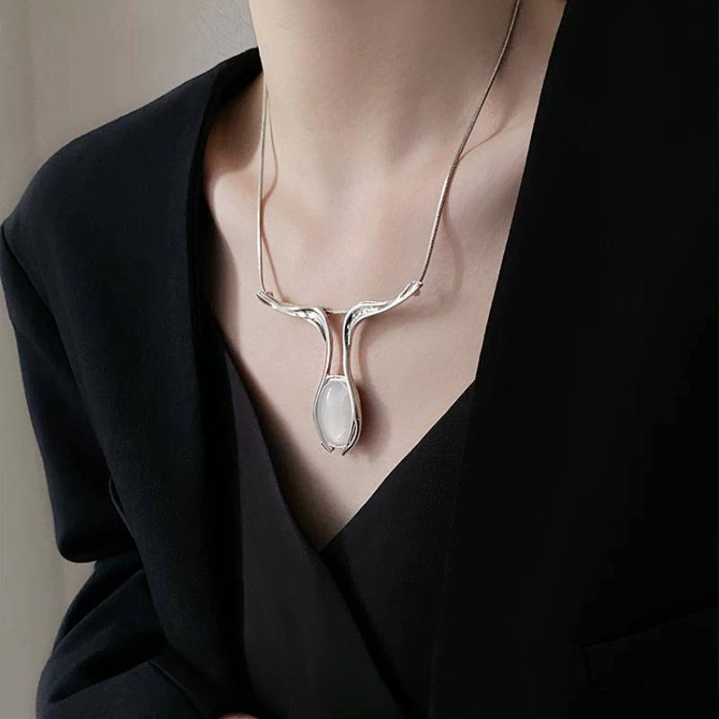 High-End Moonlight Stone Water Drop Necklace: Unisex Chinese-Style Luxury Choker