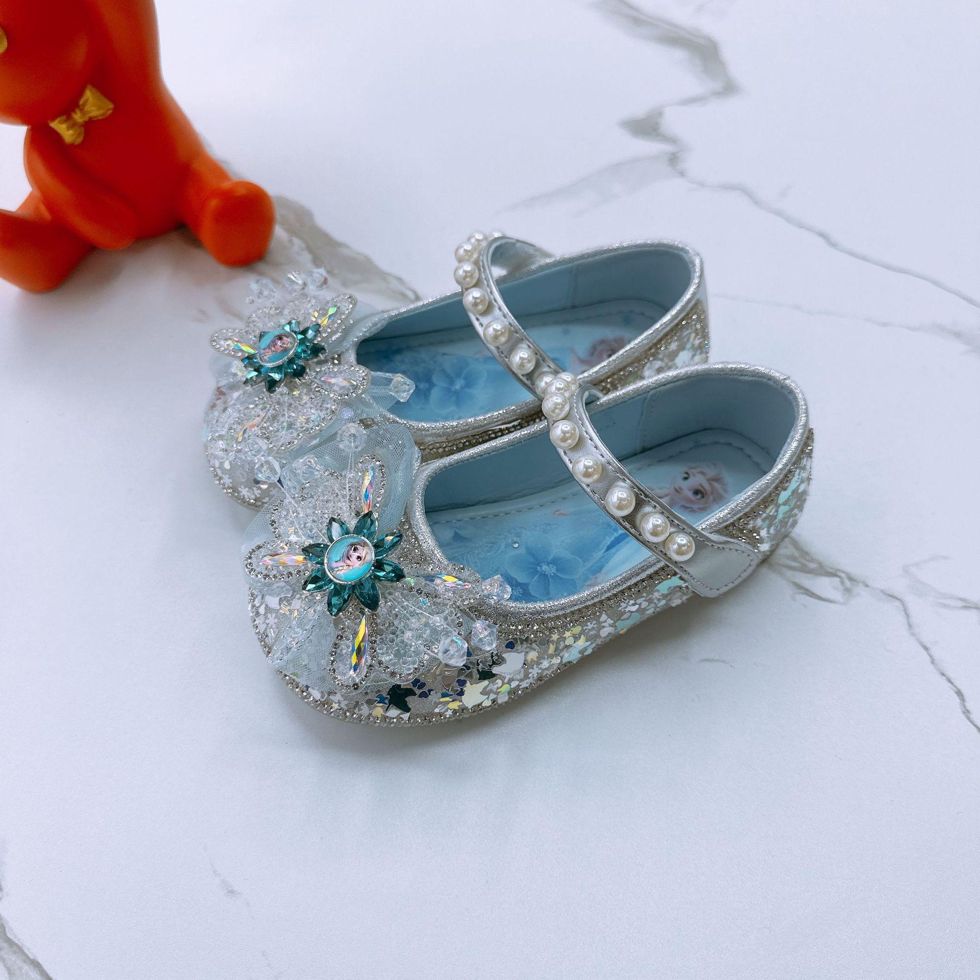 

2026 Spring Girls Light-Up Crystal Rhinestone Princess Shoes - Stylish, Beautiful, Soft Sole Size 30 (Inner length 18.3CM) срібний
