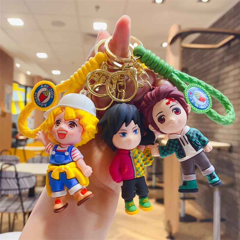 Cartoon Kreativer Geist Tötendes Schwert Dreidimensionale Figur Schlüsselanhänger Lustiger Schulranzen Anhänger Auto Schlüsselanhänger Geschenk