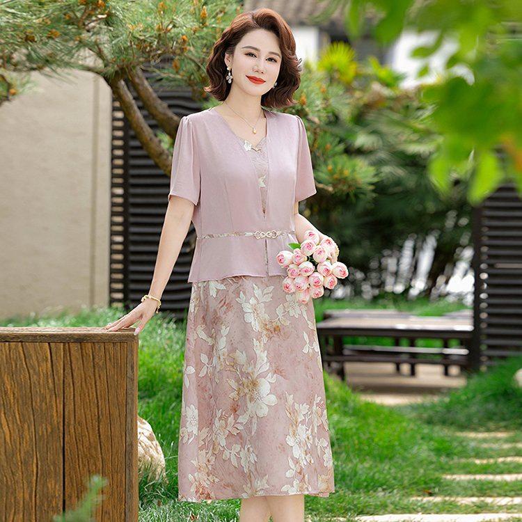 2026 Fashionable Summer Dress for Middle-Aged & Older Women: 50s Mom Style with Youthful Elegance