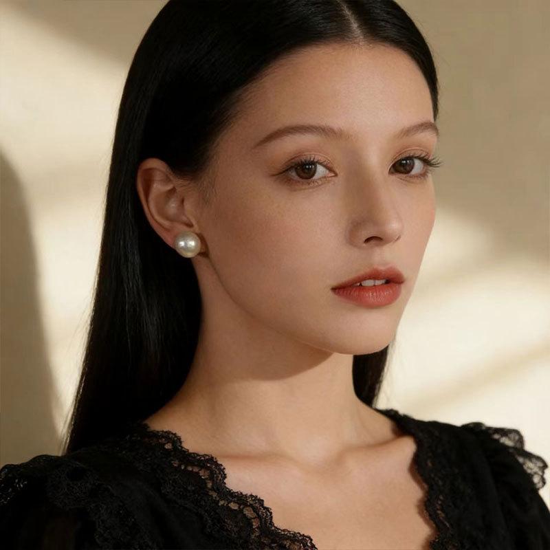 Hepburn Retro Cotton Big Pearl Stud Earrings Femininity Earrings French Light Luxury High-End Earrings