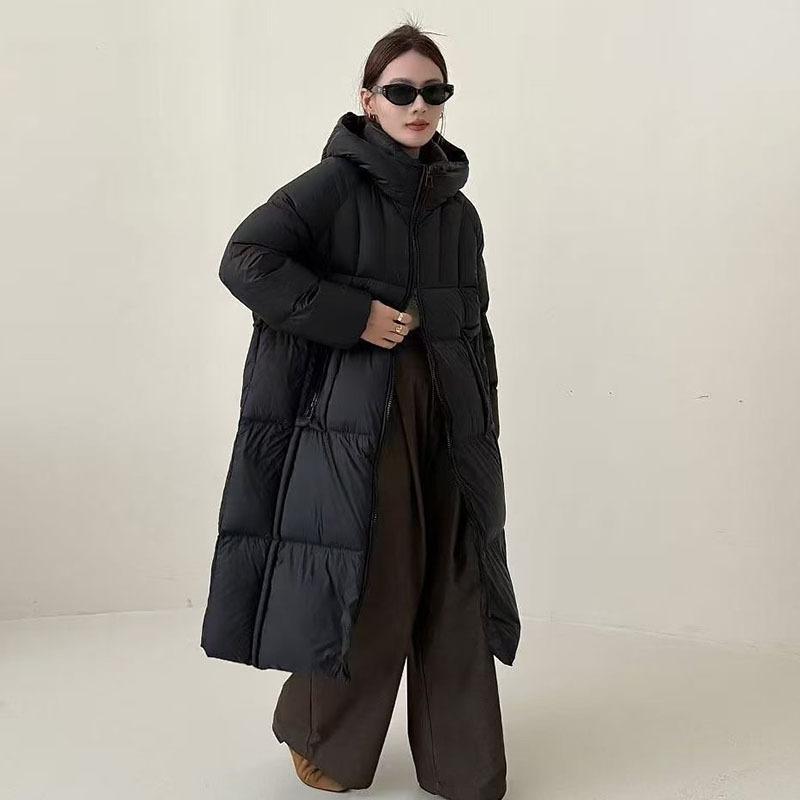 

Длинный белый пуховик женский 2025 зимний утолщенный с капюшоном большого размера свободный до колена дутый куртка-хлеб S чёрный