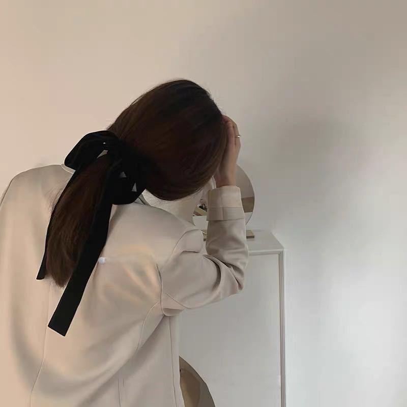 Aksamitna gumka do włosów z kokardą - Wysokoelastyczny dodatek z francuskiej wstążki