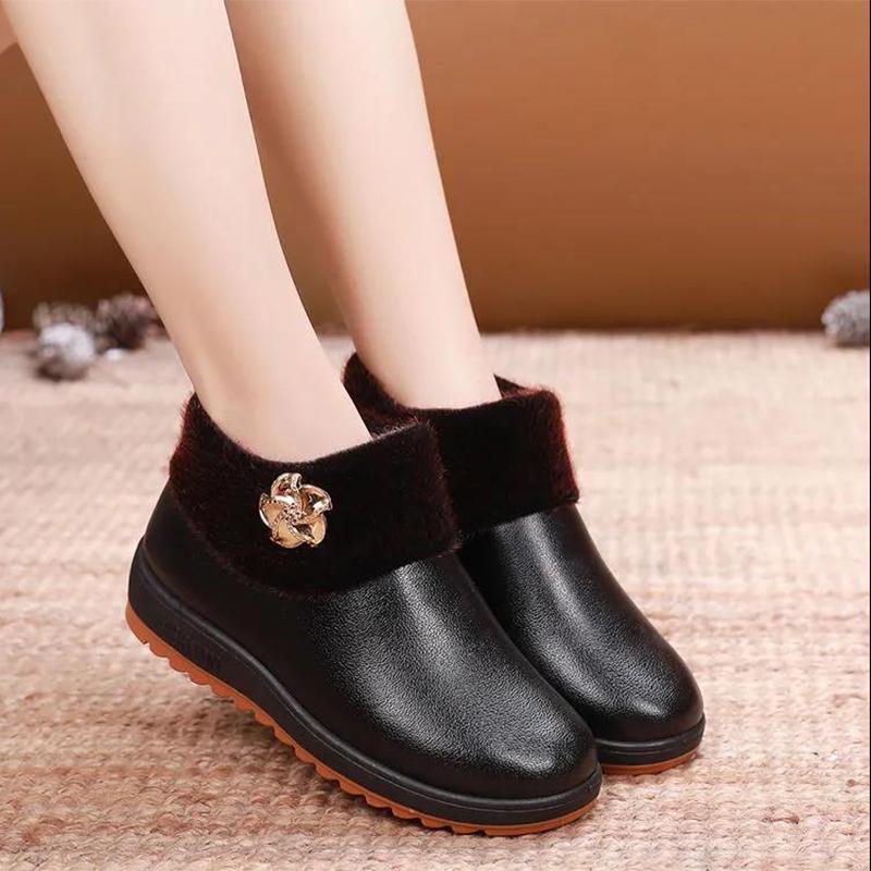 Chaussures pour femmes Bottes chaudes Bottes d'hiver à semelles épaisses Bottes antidérapantes imperméables Chaussures à semelles souples Plus Chaussures en cuir antidérapantes en velours pour personnes âgées Bottes de neige