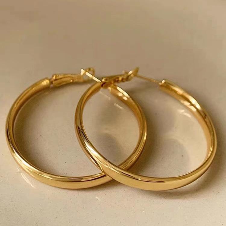 

Элегантные крупные серьги с иглами из серебра S925: Роскошный и универсальный для любого случая