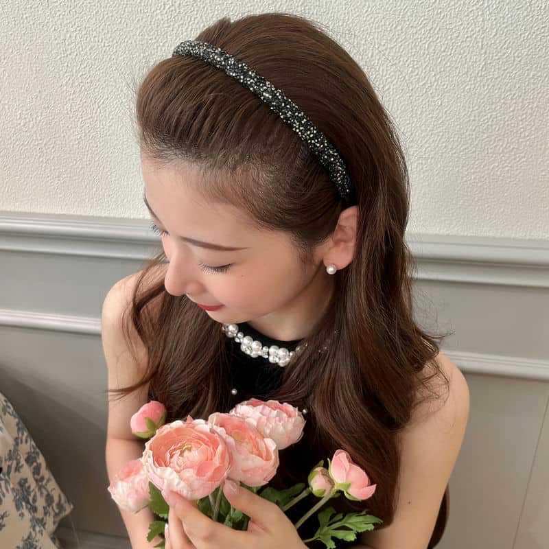 Diamond Non-Slip Headband for Women - 2024 Style for Taming Bangs and Short Hair.