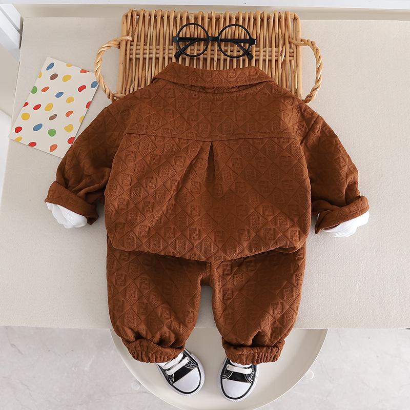 Herbstliches Freizeitset für Jungen Babys Herbstliches Dreiteiler Set Stilvolles und modisches Set Kinderbekleidungsset