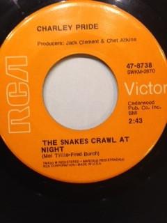 

7inch Record CHARLEY PRIDE The Snakes Crawl At Night 478738 RCA Victor US CountryFolk Used