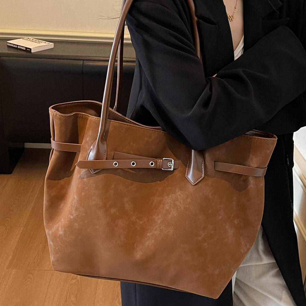 Tote shoulder bag women's 2025 new retro large-capacity underarm bag fashion commuter big bag tide