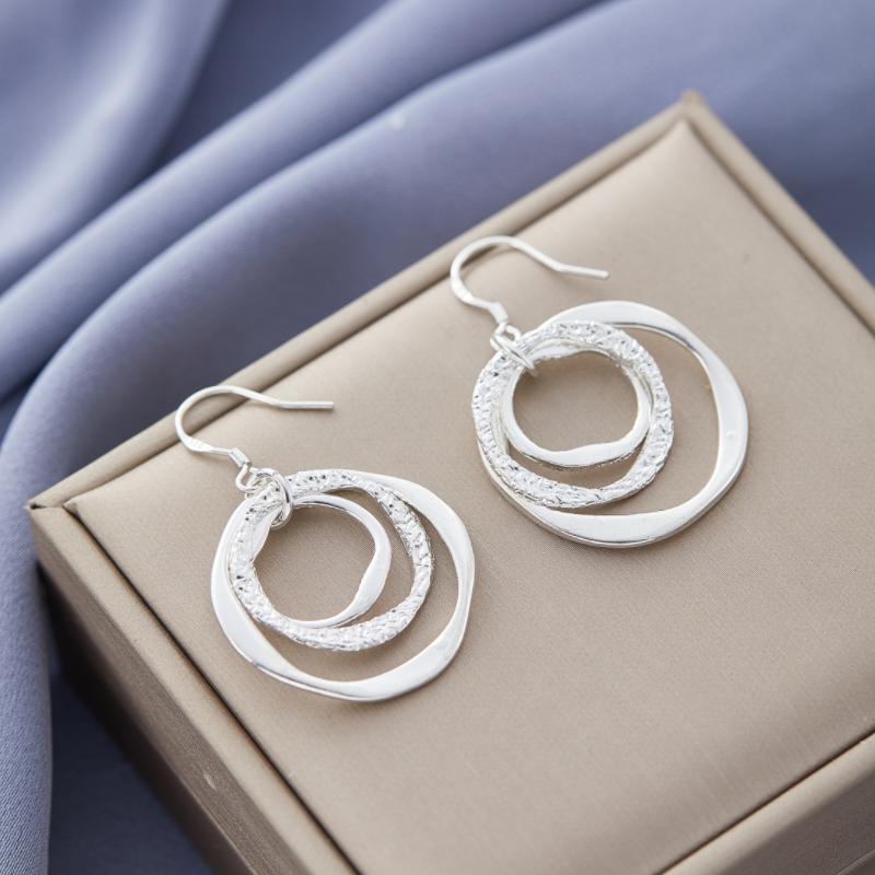 Fashion Simple Design Winding Circle Pendant Necklace Women Personalized Trend Holiday Party Jewelry Accessories