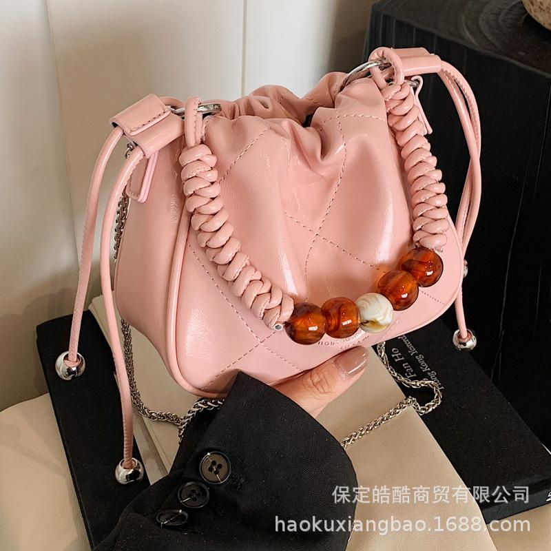 This year, the popular small bag women's 2025 new autumn and winter niche design diamond chain shoulder bag texture bucket bag