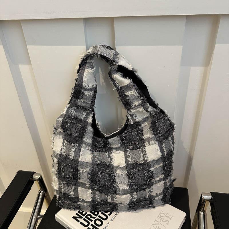 Fashionable Canvas Tote Bag For Women With Stylish Quilted Design And Versatile Colors