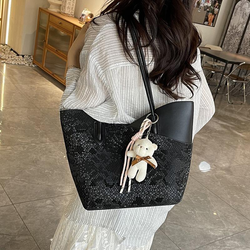 Premium Tasche Damen neue Mode vielseitige Schultertasche große Kapazität Nische Pendler Tragetasche