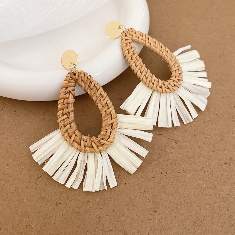 Silver Needle Round Resin Rattan Woven Earrings - Light Luxury High-End Studs, Fashionable Temperament Design